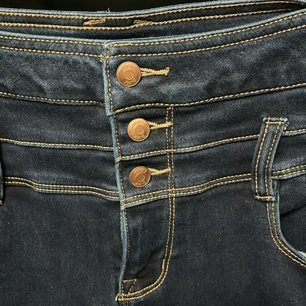 Vanity- curvy cuffed Capri jeans - Picture 6 of 11